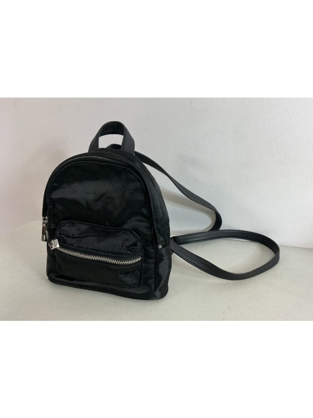 Steve Madden Womens Mini Backpack Black Luxury Fashion Bag - Picture 1 of 8